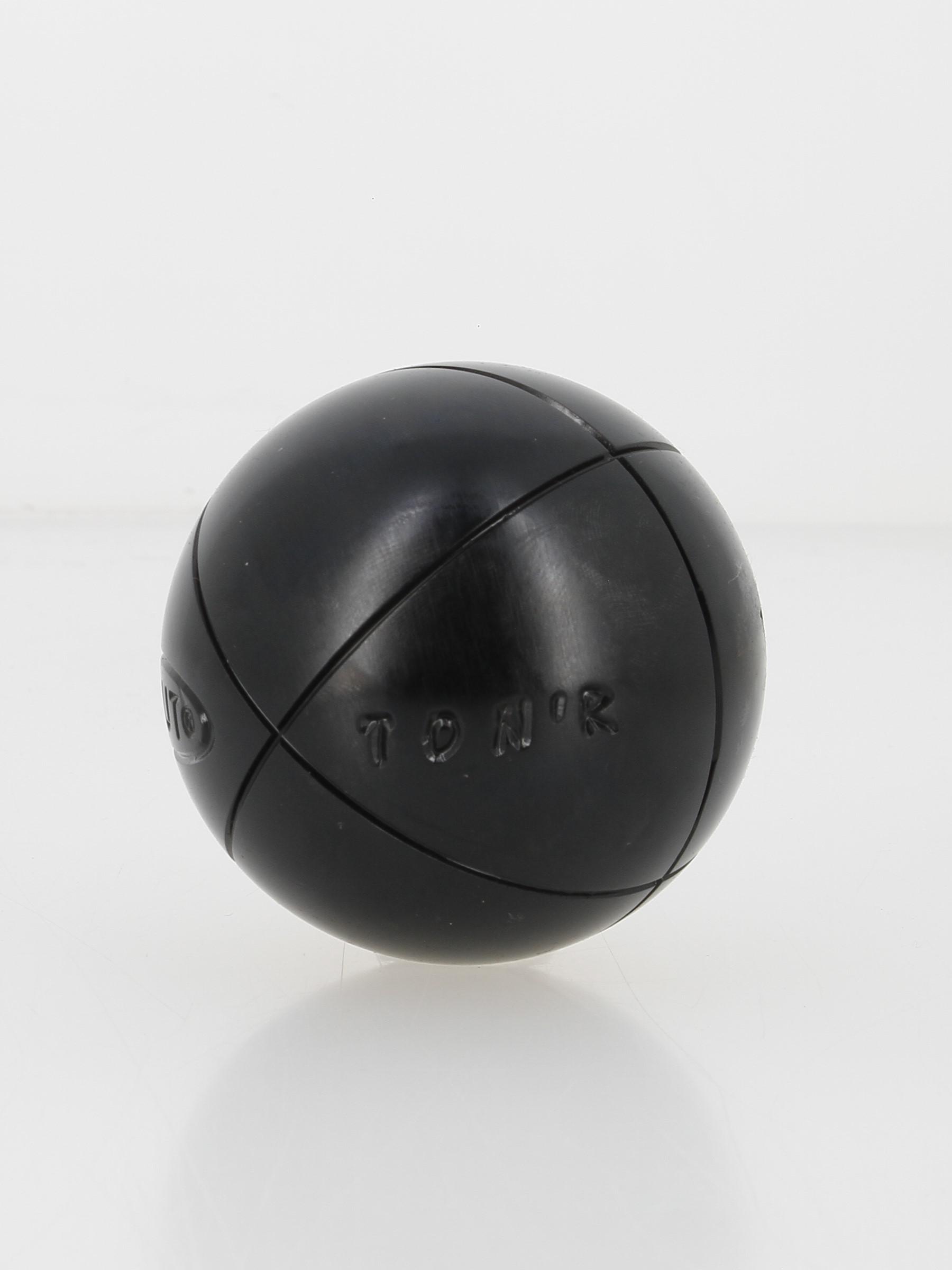 Boule De Petanque Coupee En Deux
